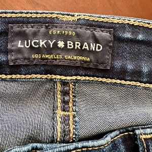 Lucky Brand Sweet Straight. Medium wash. Mid-rise. Size 10/30R.